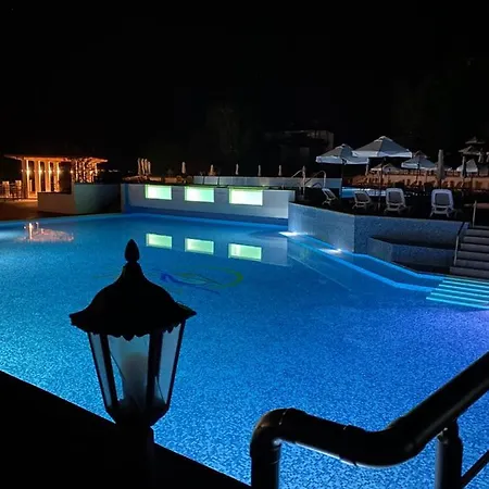 Aj 1 With Pool View, Santa Marina Village, 아파트 소조폴