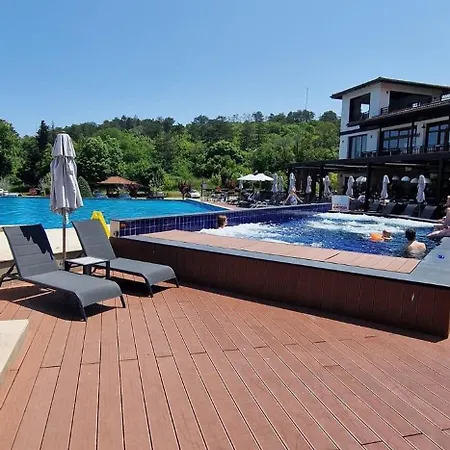 Aj 1 With Pool View, Santa Marina Village, 소조폴