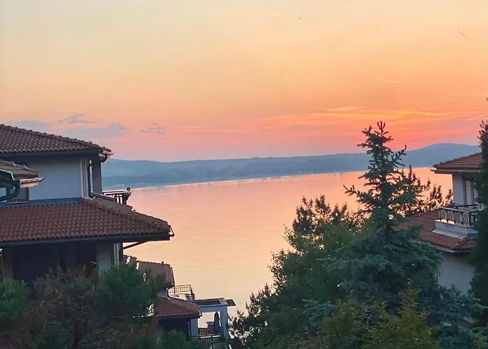 Aj 1 With Pool View, Santa Marina Village, アパート